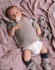 Hvid x Zoen voor Gust - Harvey Vest Baby - 100% Merino wool - Sesame