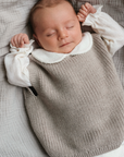 Hvid x Zoen voor Gust - Harvey Vest Baby - 100% Merino wool - Sesame