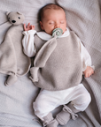 Hvid x Zoen voor Gust - Harvey Vest Baby - 100% Merino wool - Sesame