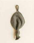 Hvid Hvid Titi pacifier holder - 100% Merino wool pacifier clip Artichoke