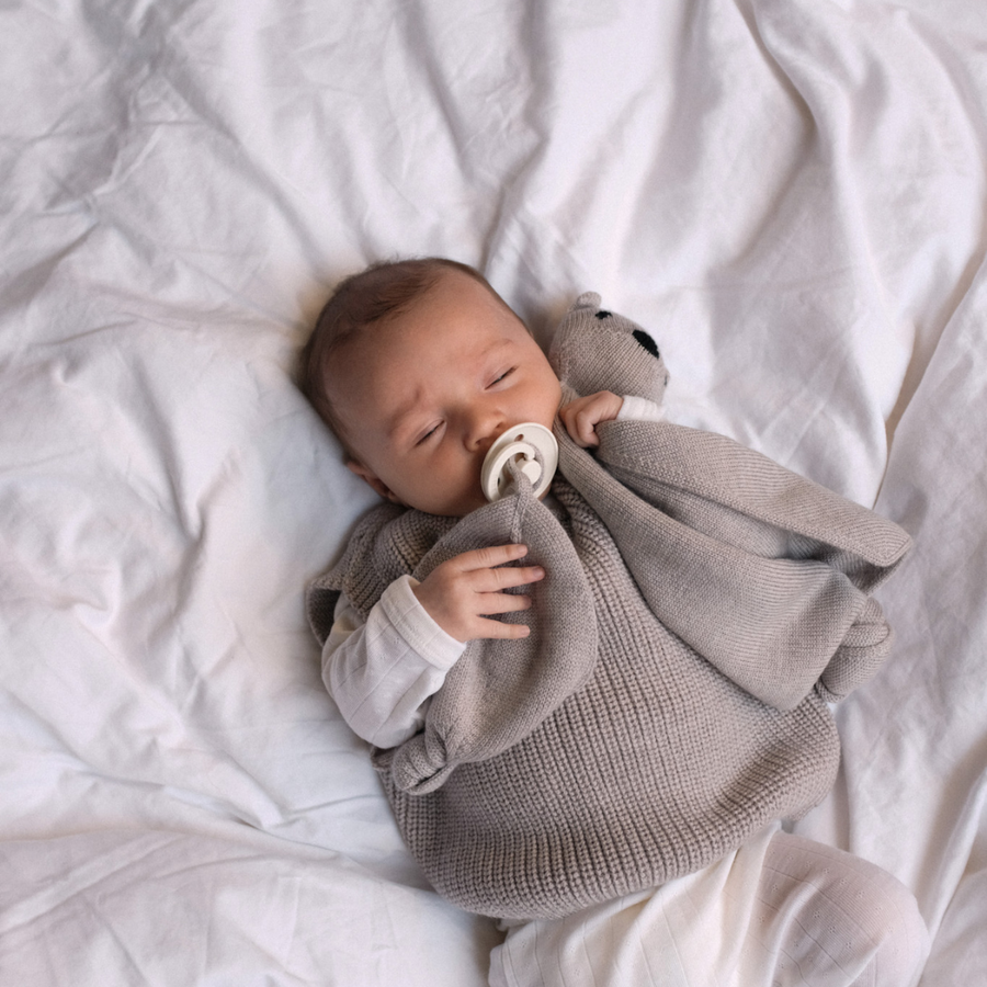 Hvid x Zoen voor Gust - Harvey Vest Baby - 100% Merino wool - Sesame