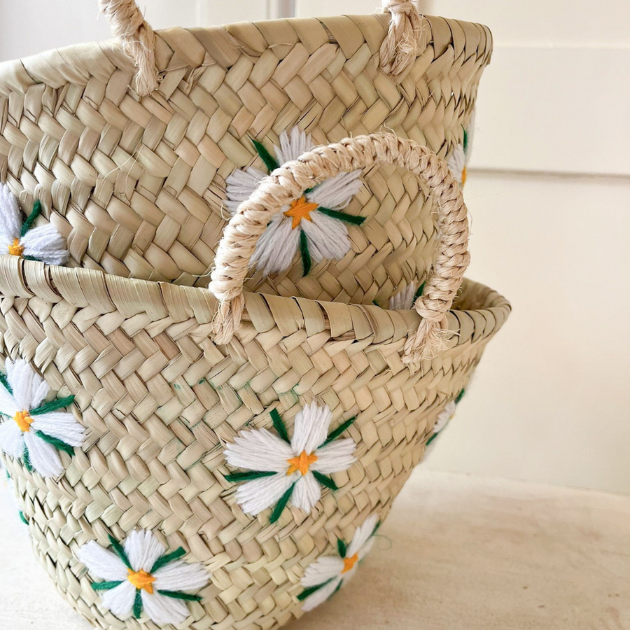 Cane basket - Handmade - Embroidered flowers - ø 22 cm