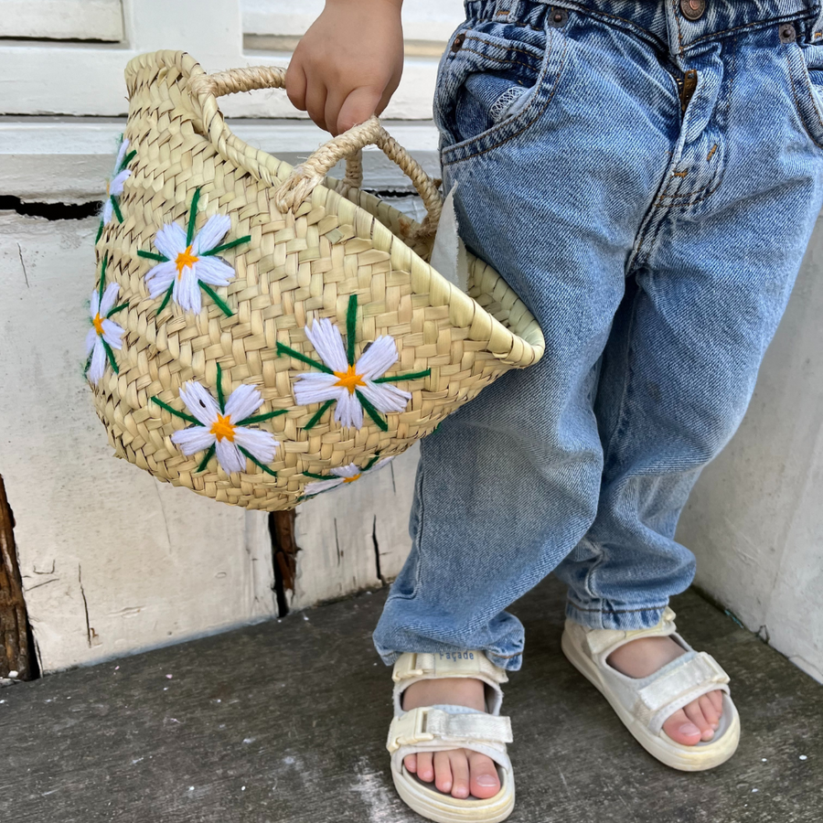 Cane basket - Handmade - Embroidered flowers - ø 22 cm