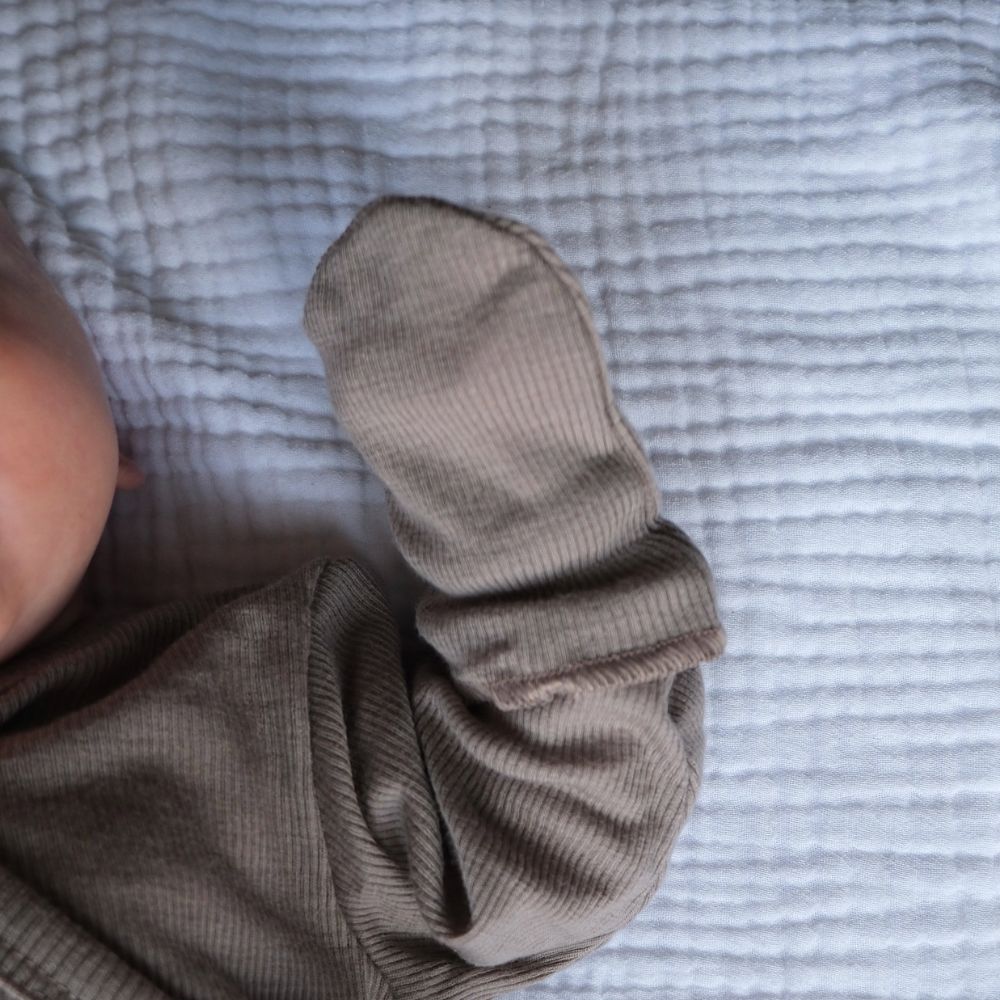 Tothemoon ☾ - Newborn Krabwantjes - 100% Wol - Rib -Taupe