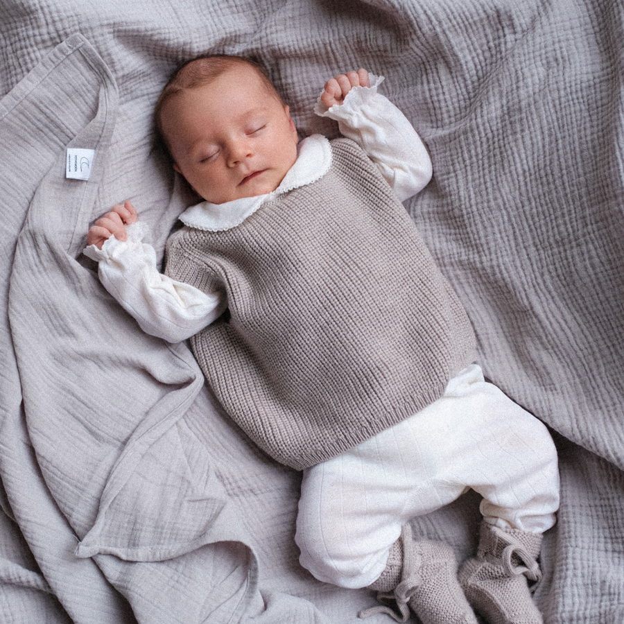 Hvid x Zoen voor Gust - Harvey Vest Baby - 100% Merino wool - Sesame