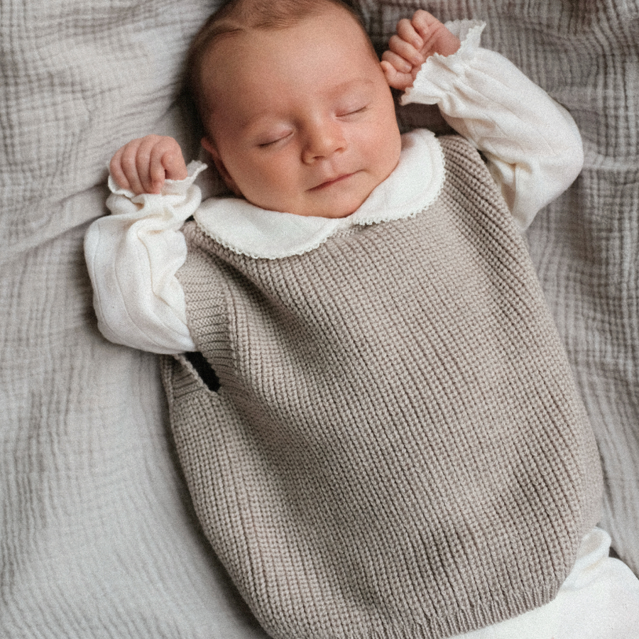 Hvid x Zoen voor Gust - Harvey Vest Baby - 100% Merino wool - Sesame