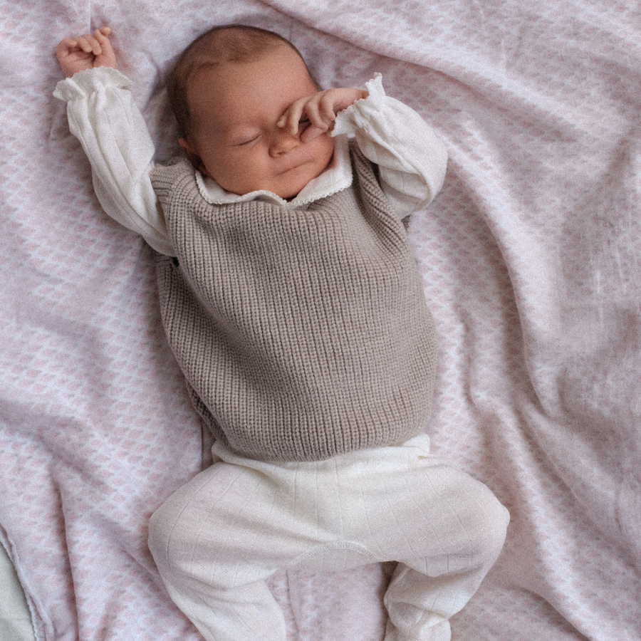 Hvid x Zoen voor Gust - Harvey Vest Baby - 100% Merino wool - Sesame