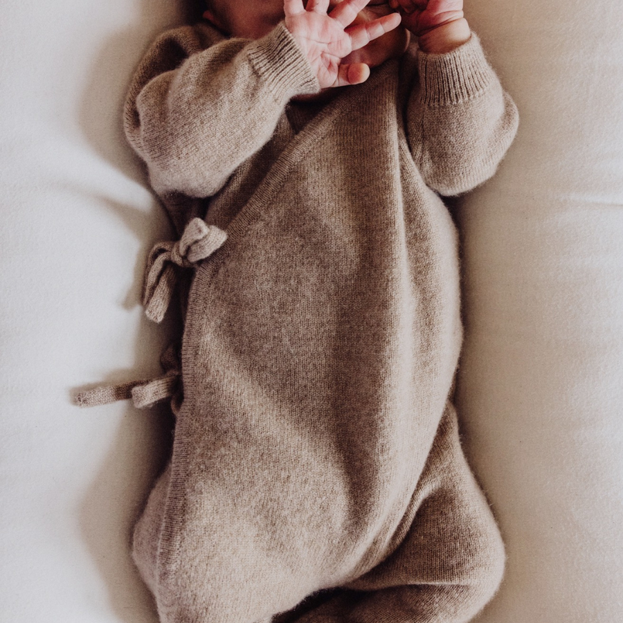 Zoen x La Petite V - Newborn suit - 100% Cashmere - Geboortepakje