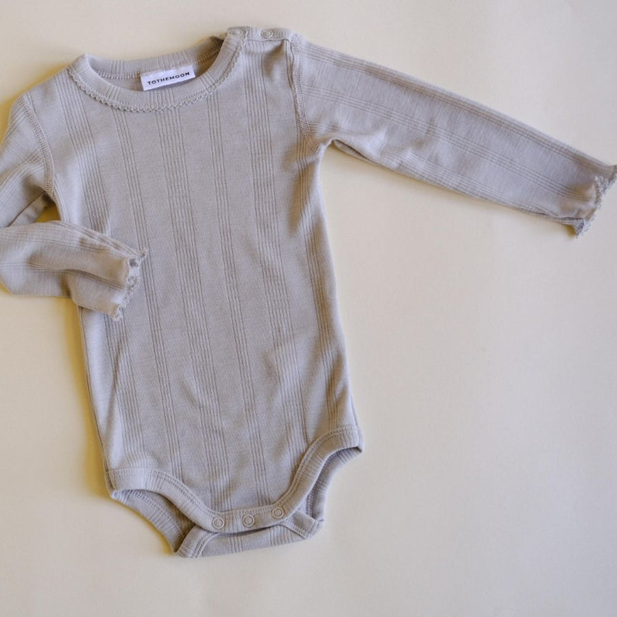 Tothemoon ☾ - Body - Long sleeve - Curled ends - Wool & Silk - Needle pattern - Dove