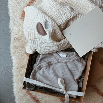 Gift box Atelier Annur x Tothemoon - Voor newborns - Omslagrompertje & swaddle