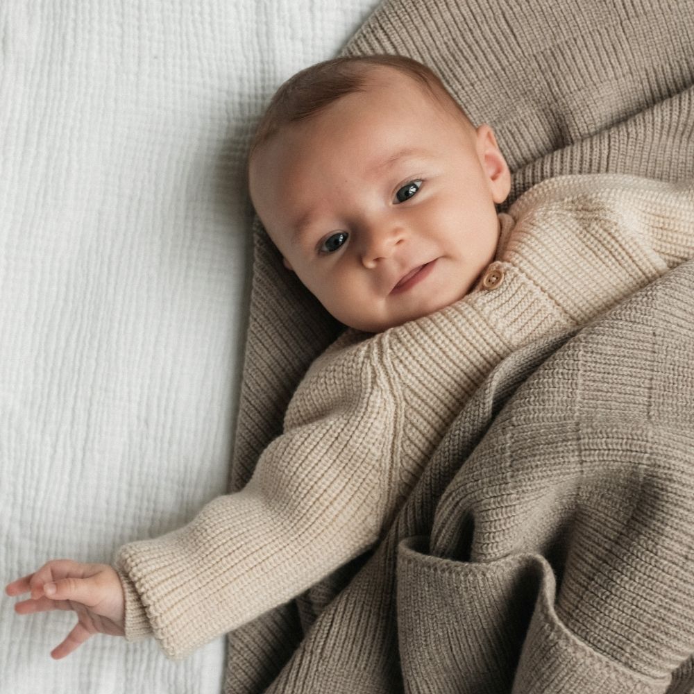 Hvid Hvid - Inga - Cardigan - 100% Merino wool Baby en peuter Artichoke / 0-3 months