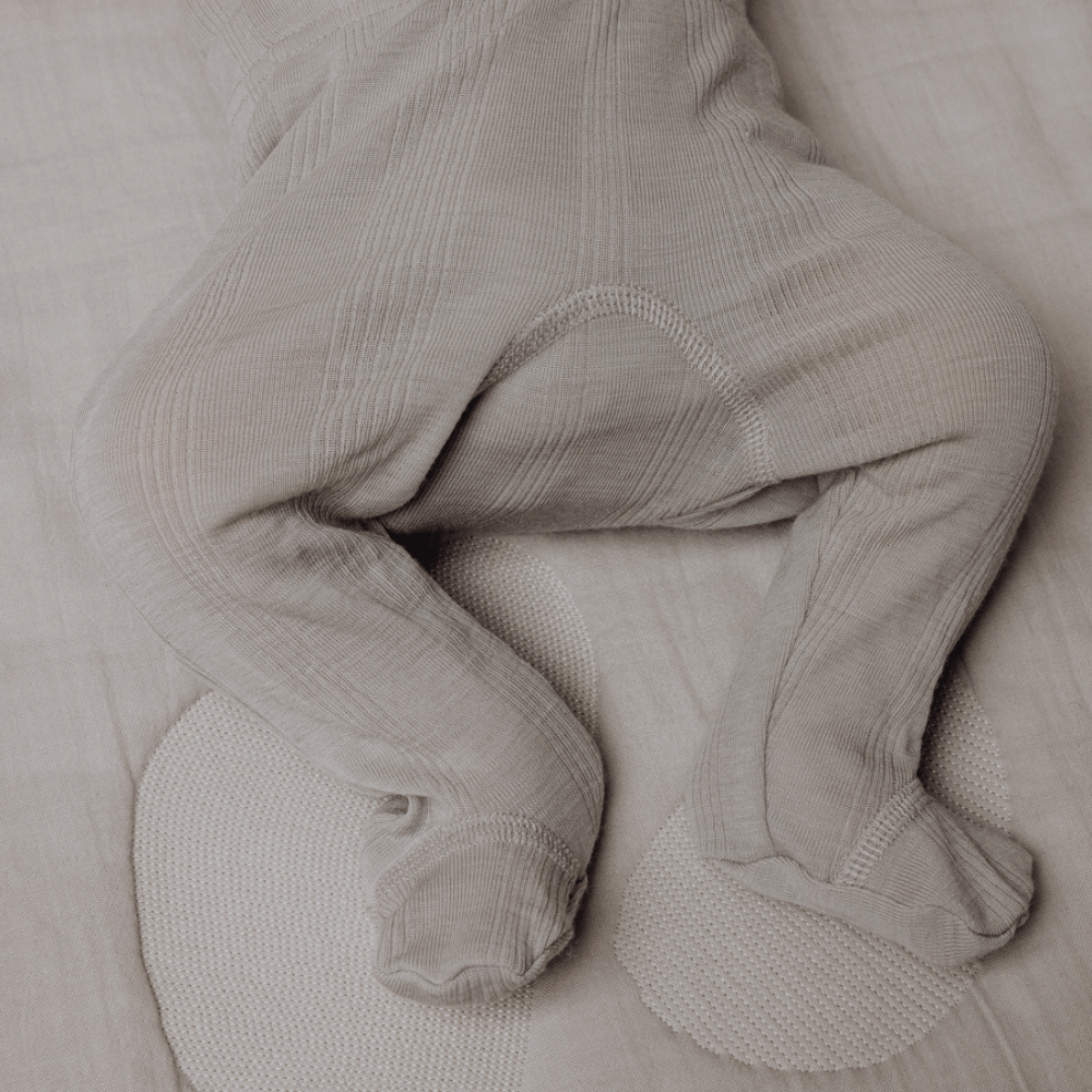 Tothemoon ☾ Tothemoon ☾ - Footed baby pants - Wool & silk - Needle pattern - Dove Clothing 50