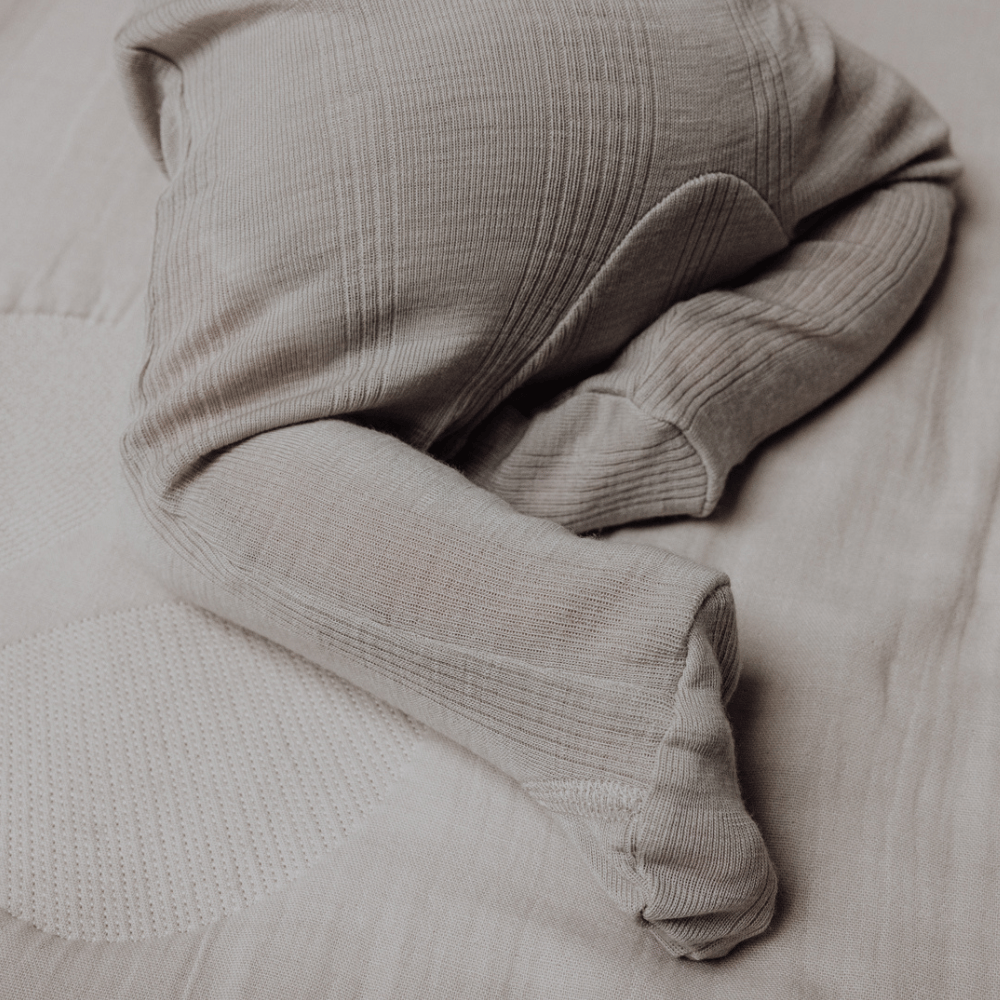 Tothemoon ☾ Tothemoon ☾ - Footed baby pants - Wool & silk - Needle pattern - Dove Clothing 50