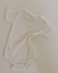 Tothemoon ☾ - Body - Short sleeve - Wool & silk - Natural - Korte mouwen romper - Newborn clothing - Baby kleding - Wol & zijde - Witte romper - Zoenvoorgust.com