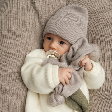 Hvid x Zoen voor Gust - Newborn beanie - 100% Merino wol - Sasam
