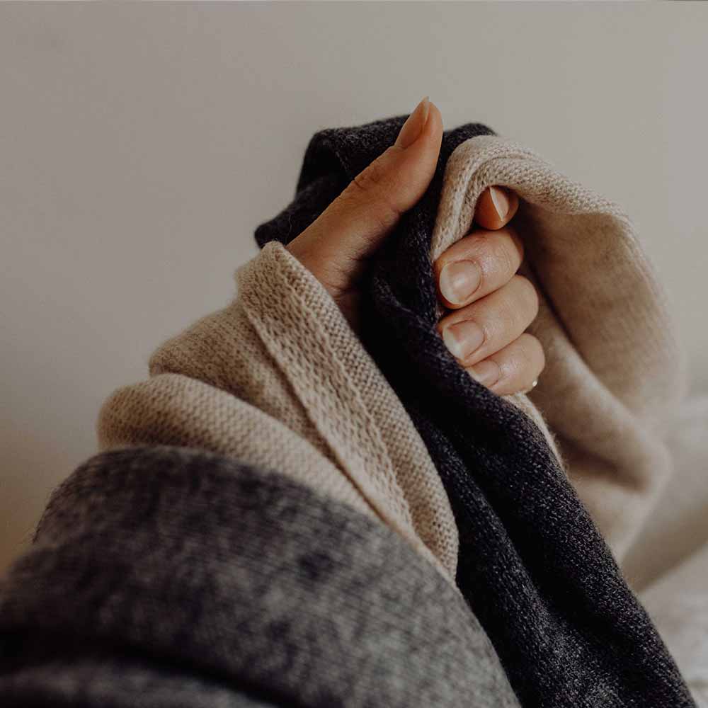 La Petite V Scarf - 100% Cashmere - For adults Accessoires Light grey