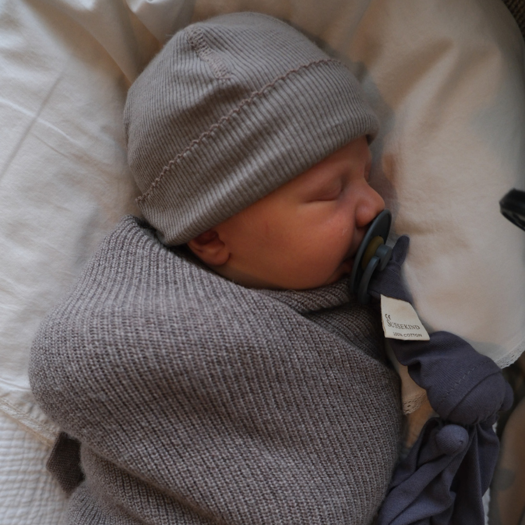 Newborn Beanie - 100% Wool - Rib - Taupe