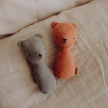 Cuddly teddy bear - Linen - Rattle