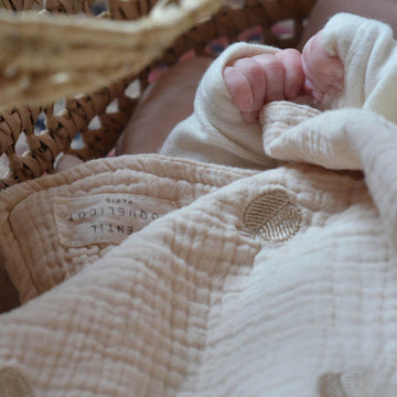 Gentil Coquelicot - Baby blanket - Embroidery - Apples - Zoenvoorgust.com