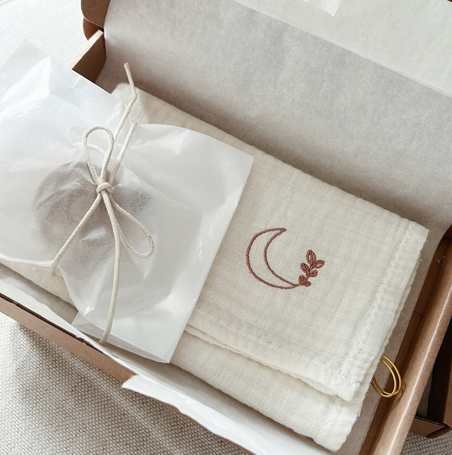 Gift box Atelier Annur x Zoen voor Gust - For mini's - Pacifier & embroidered pacifier holder